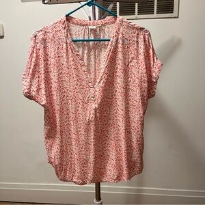 GAP Pink Floral Blouse size Medium V neck
